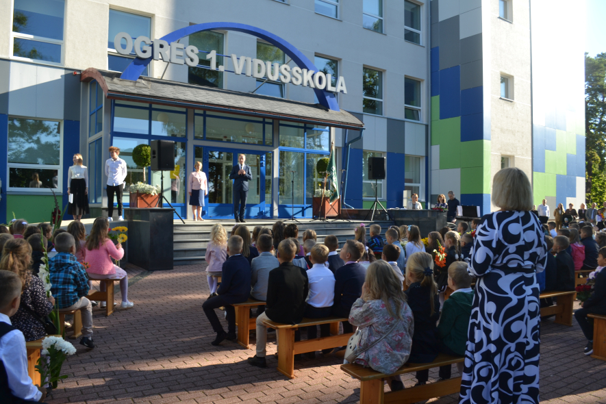 Ogres 1. vidusskola pārmaiņu priekšā. Vērtības saglabāsies