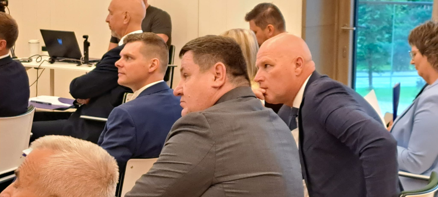 Būs interesanti. Jau pirmā sēde ar asumiem