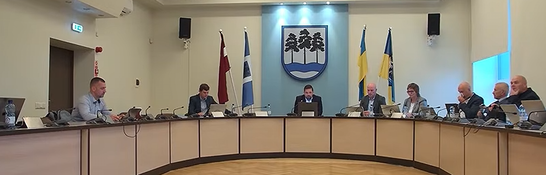 Deputātiem bija, par ko parunāt